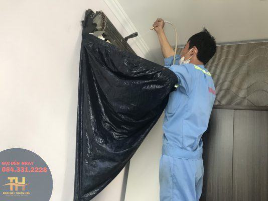 Vệ Sinh Máy Lạnh Đường Nguyễn Văn Quá, Quận 12 - Bao Rẻ